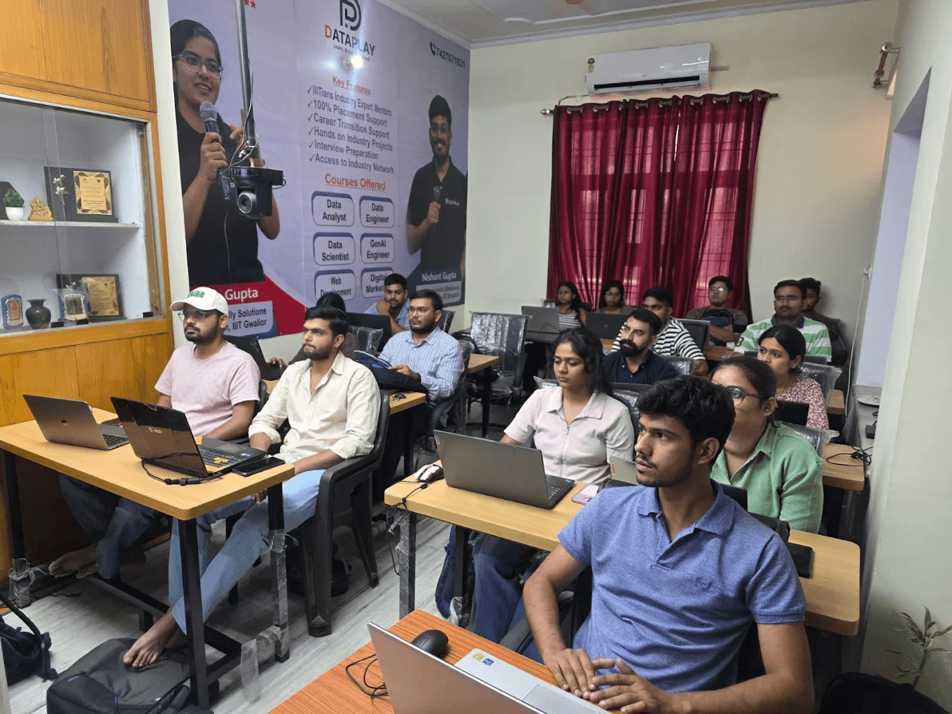 Students working on laptops in DataPlay’s Jaipur classroom